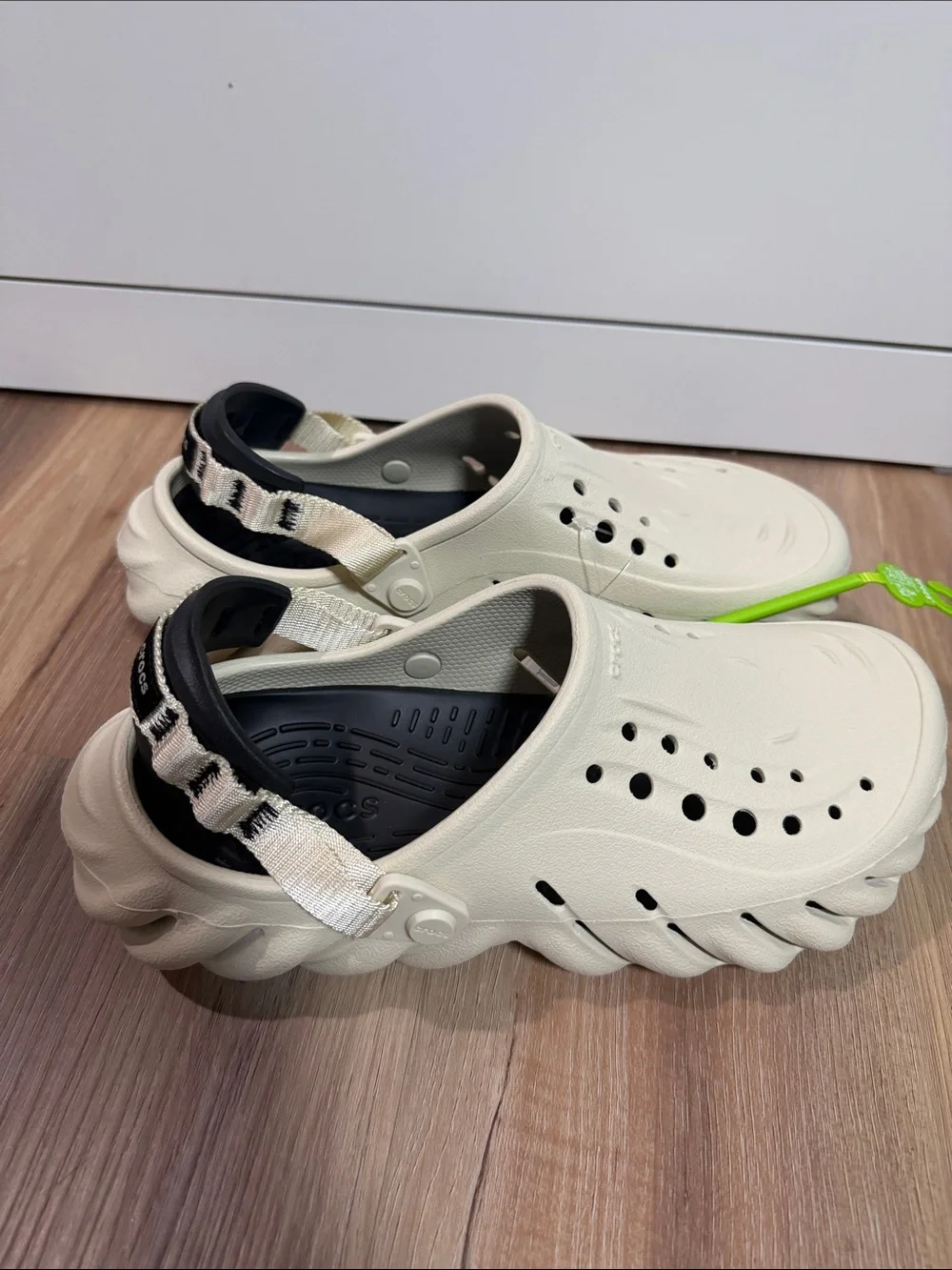 CROCS Unisex Adult Echo Clogs, Bone/Black, 8 Men/10 Women